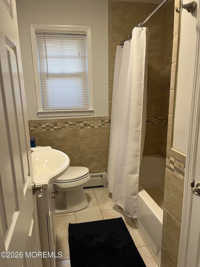 Building Photo - 2001 Main St