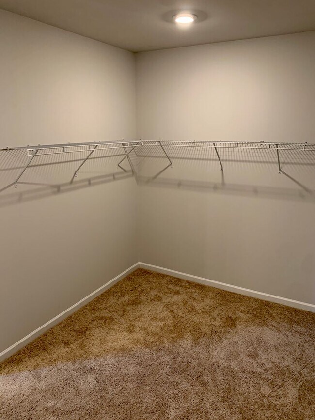 Building Photo - 600 Cunninghame Ct