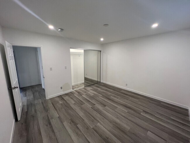 Building Photo - 7512 Tampa Ave