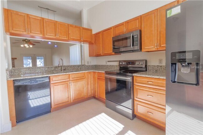 Building Photo - Freshly Painted 3/2 with Fenced Yard & Fireplace!