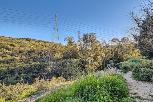 Building Photo - 1372 Dandelion Way