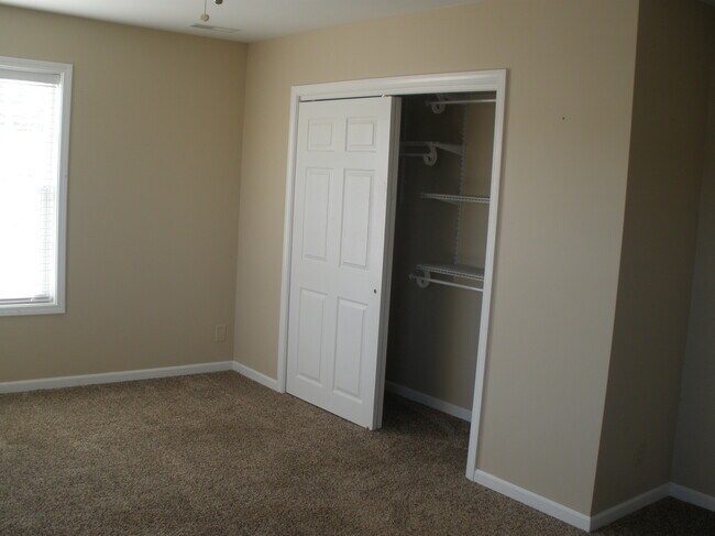 Building Photo - 1014 Hospital Dr