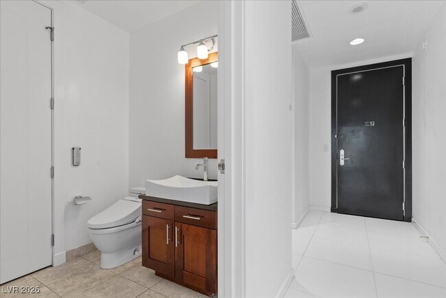 Building Photo - 4525 Dean Martin Dr