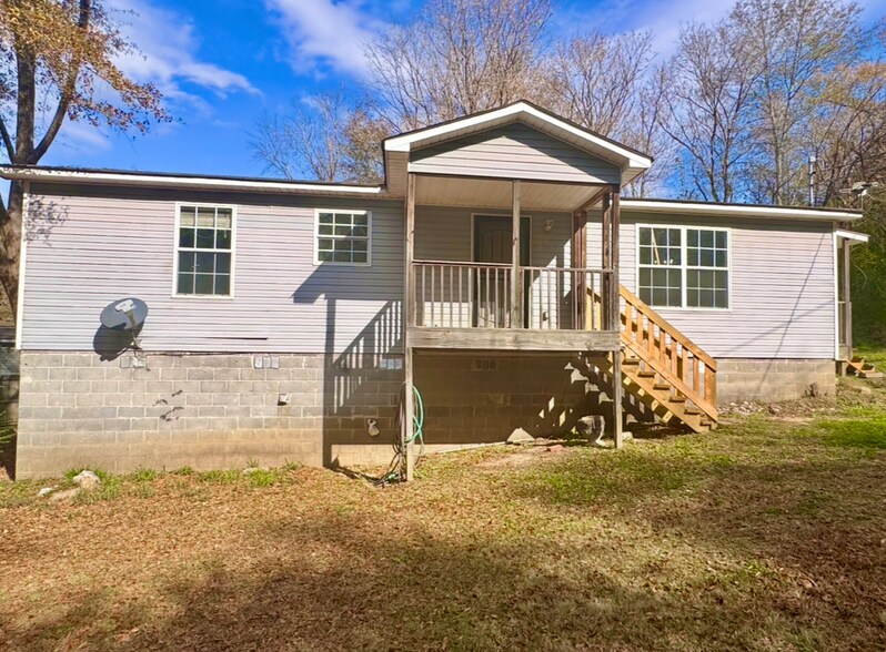 Primary Photo - 132 Lola St