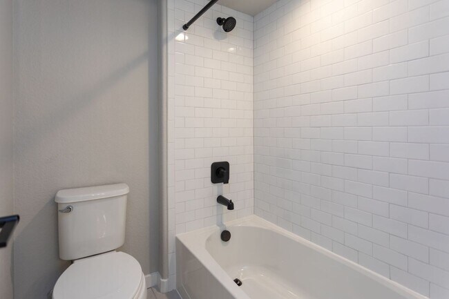 Building Photo - Exceptional 4-Bedroom Home with Dual Fireplaces, Main Level Master Suite, and Spacious Basement -...