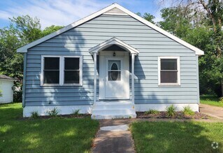 Building Photo - 3 Bedroom, 2 Bathroom House - Available Ma...