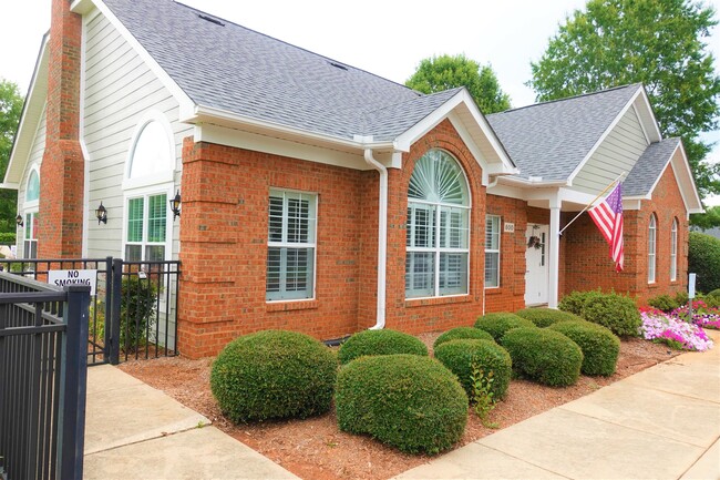 Building Photo - 303 Heritage Club Dr