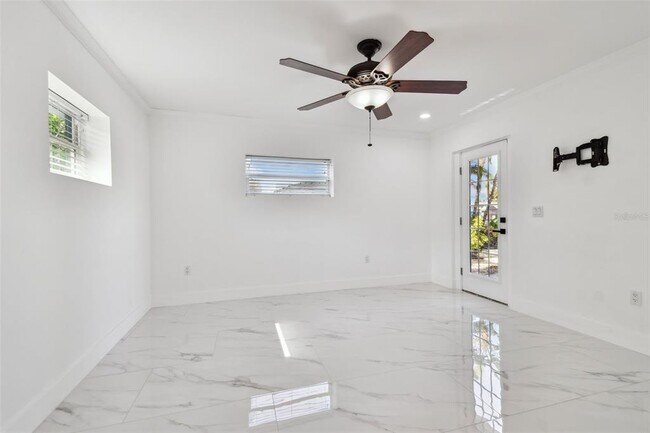 Building Photo - 8708 Thornwood Ln