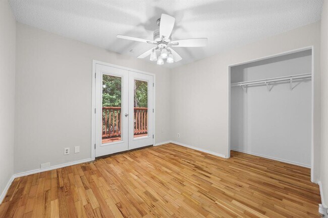 Building Photo - 2218 Bahama Rd