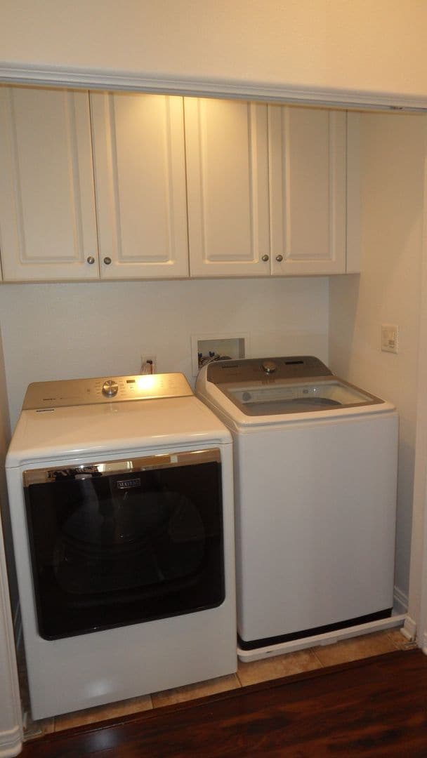 Building Photo - 3BR 2.5 BA 2 Story Home with 2 Car Garage