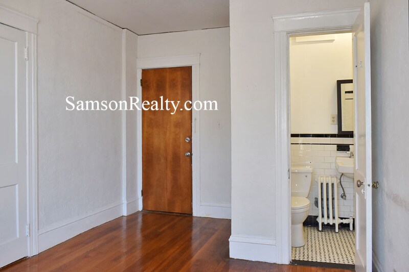 Building Photo - 257 Gano St