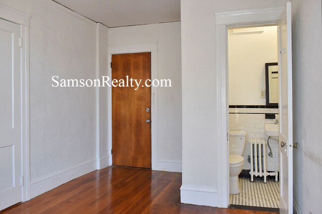 Building Photo - 257 Gano St