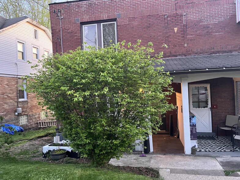 Primary Photo - 374 Avenue E