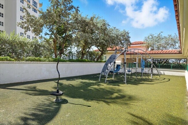 Building Photo - 20000 E Country Club Dr