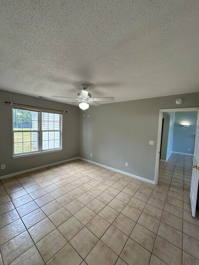 Building Photo - 1001 Windgate Dr