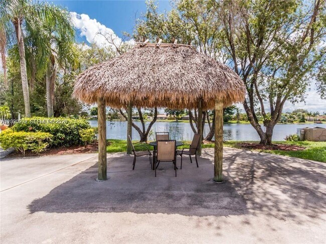 Building Photo - 436 Lakeview Dr