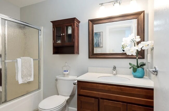 Building Photo - Centrally located one bedroom condo that w...