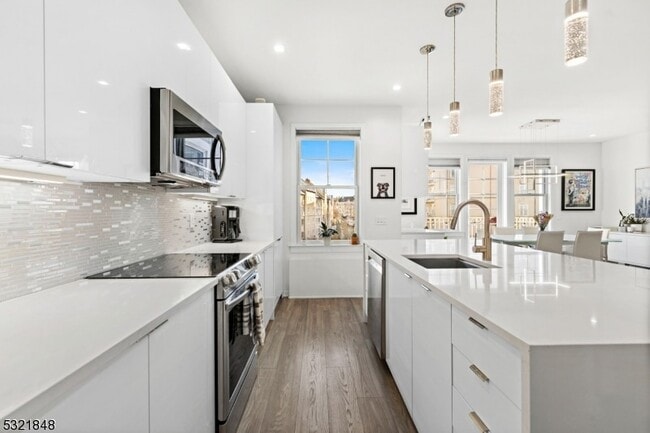 Building Photo - 1 Independence Way