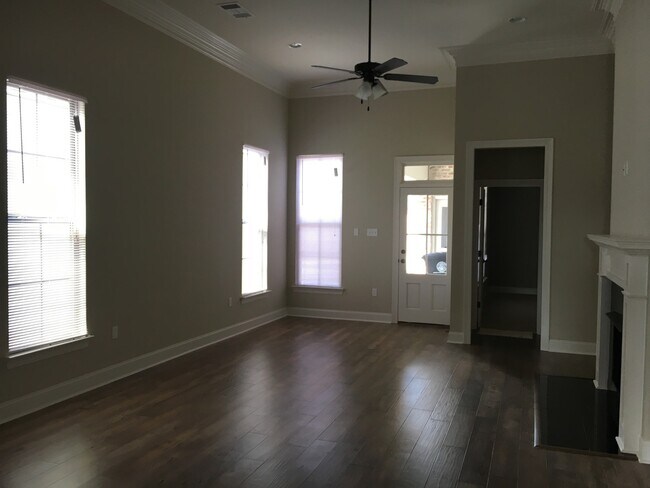 Building Photo - 14086 Knoll Park Pl