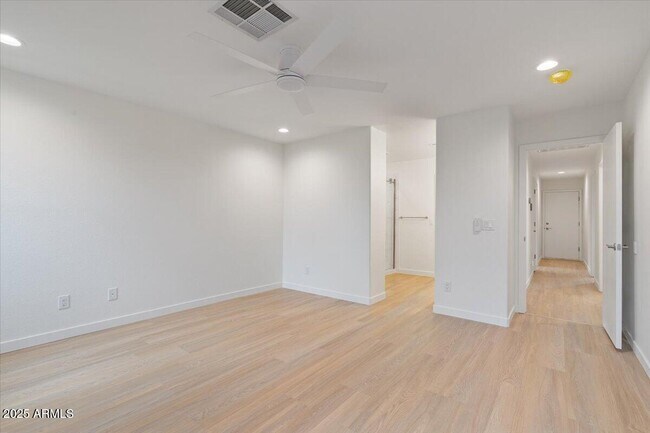 Building Photo - 21233 N 30th Ave