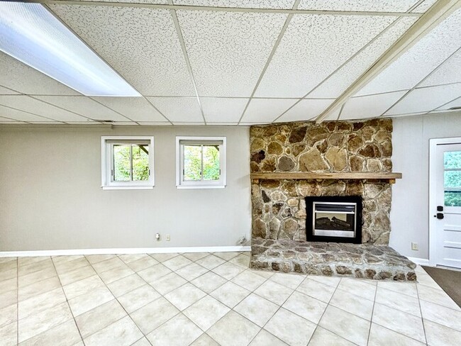 Building Photo - 5709 Vincent Rd