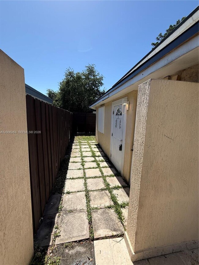 Building Photo - 6716 NW 6th Ave