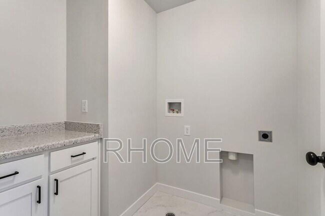 Building Photo - 986 W 540 S