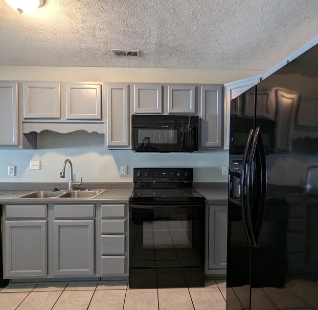 Building Photo - 8031 Resin Rd