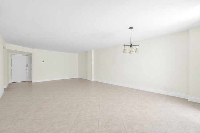 Building Photo - 1000 S Ocean Blvd