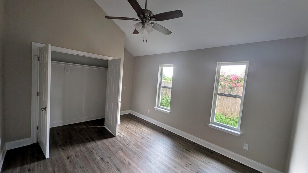 Building Photo - 101 Sagebrush Dr