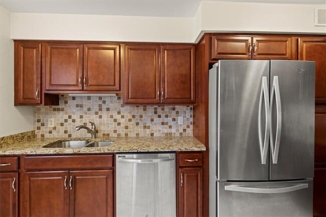 Building Photo - 2501 East Ave