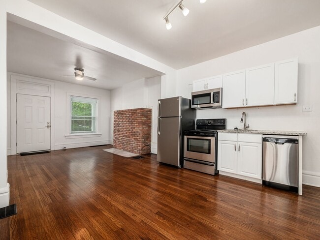 Primary Photo - 2463 Findley Ave