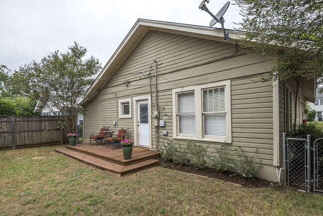 Building Photo - 2241 W Rosedale St S