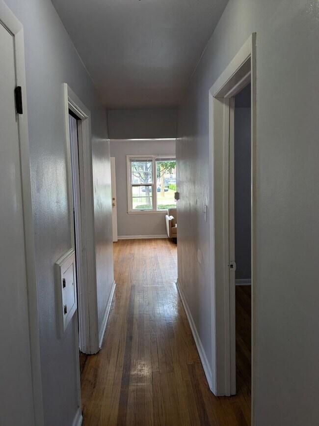Building Photo - 5618n27M