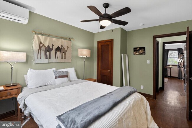 Building Photo - 32 Farragut Pl NW