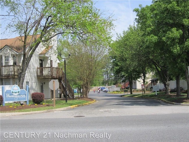 Building Photo - 2 br, 1 bath House - 3752 A Towne Point Road