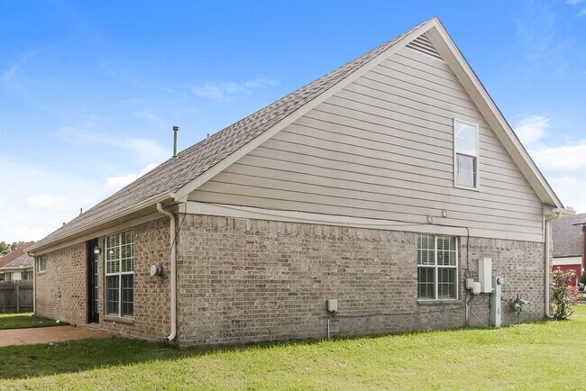 Building Photo - 4880 Briona St