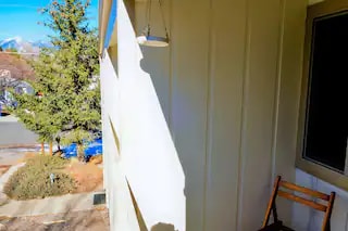 Building Photo - 109 W Oak Ave