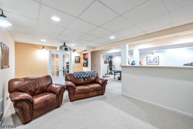 Building Photo - 706 Skyline Dr