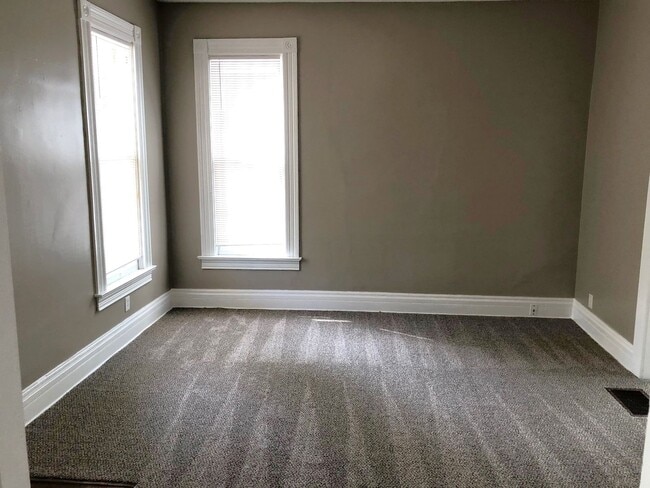 Building Photo - Now Available!! 1 Bed, 1 Bath House - BONUS ROOM!!