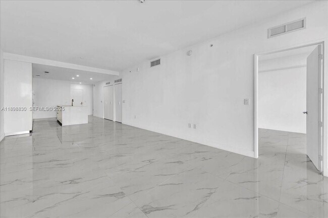 Building Photo - 700 NE 24th St