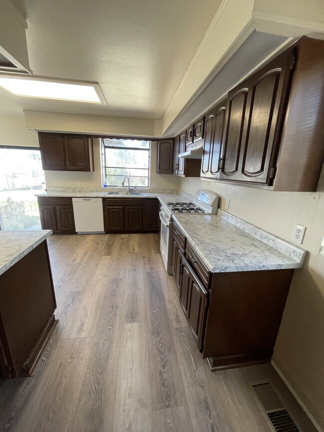 Building Photo - 1316 H St