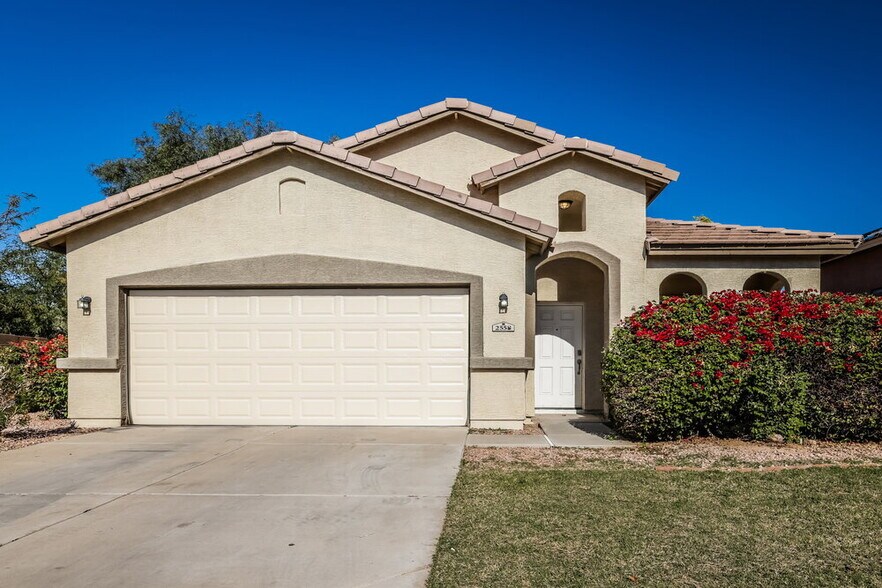 Primary Photo - 2558 W Lynne Ln