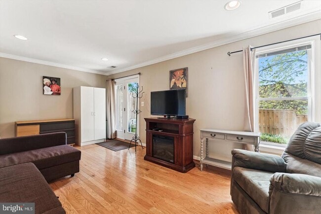 Building Photo - 3814 Woodlawn Ct
