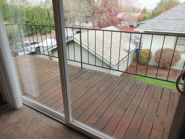 Building Photo - Two Bedroom Apartment Close to Downtown