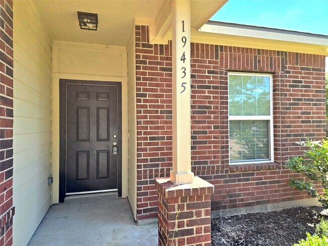 Building Photo - 19435 Mystic Cypress Dr