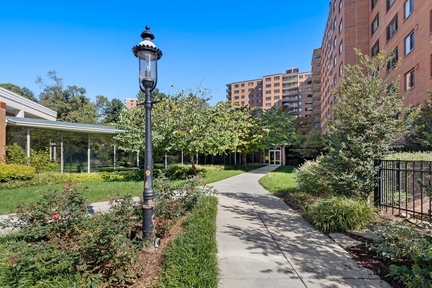 Building Photo - 4201 CATHEDRAL NW