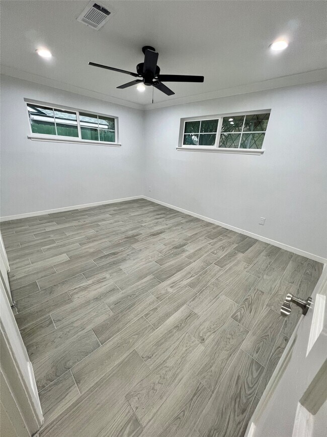 Building Photo - 1710 Longhorn Dr