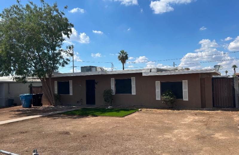 Building Photo - 1822 E Whitton Ave