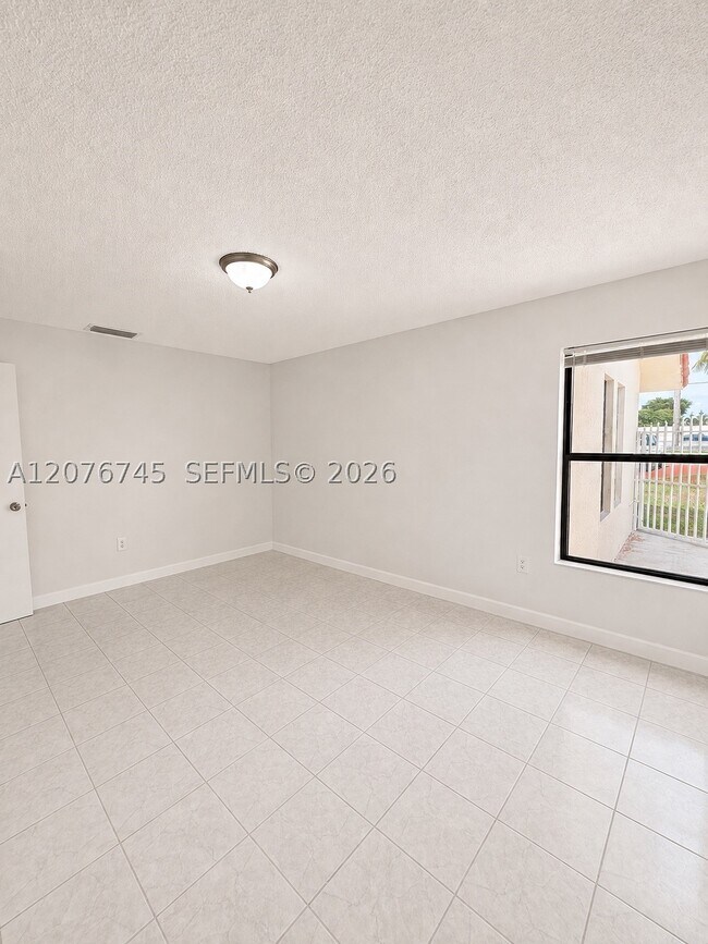 Building Photo - 3011 SW 117th Ct